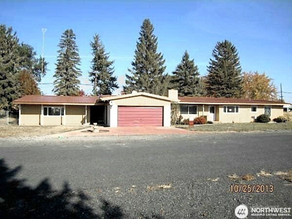 Photo of 212 E Locust Street, Coulee City, WA 99115 (MLS # 2454777)