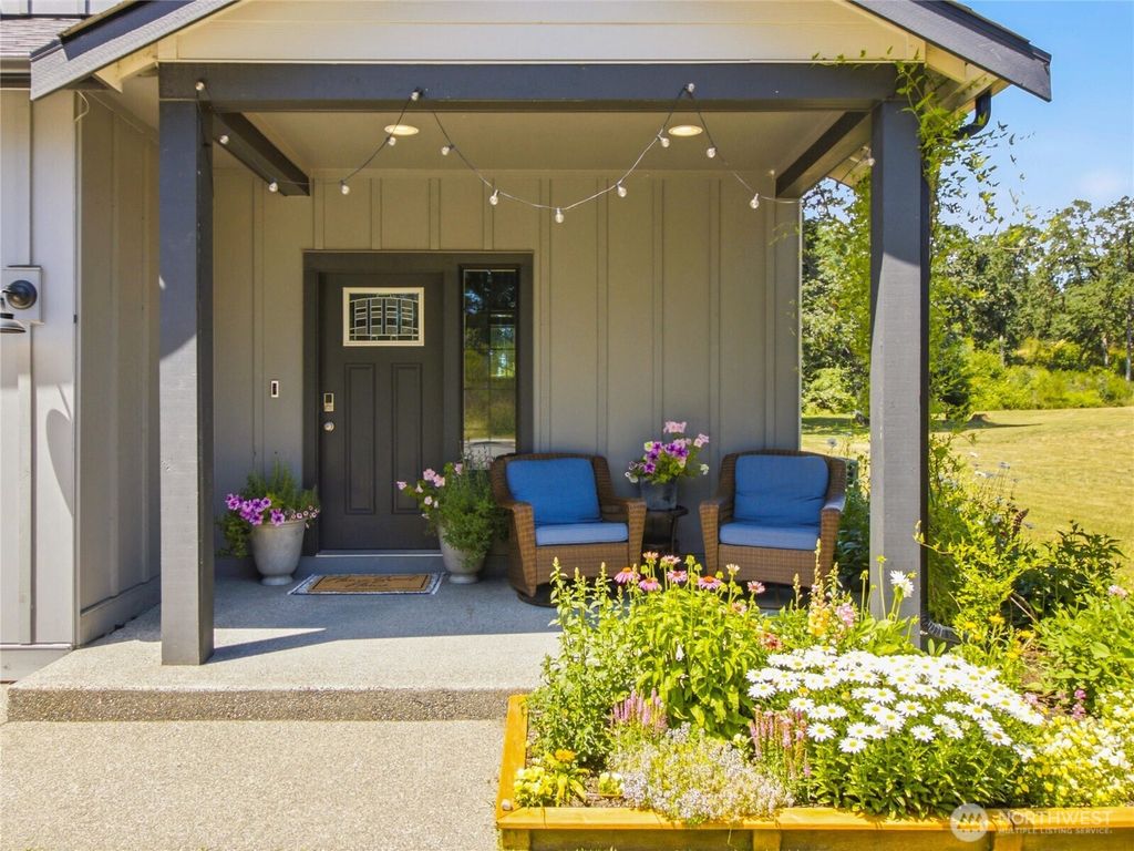 Photo of 507 B Minnesota Street N, Rainier, WA 98576 (MLS # 2551074)