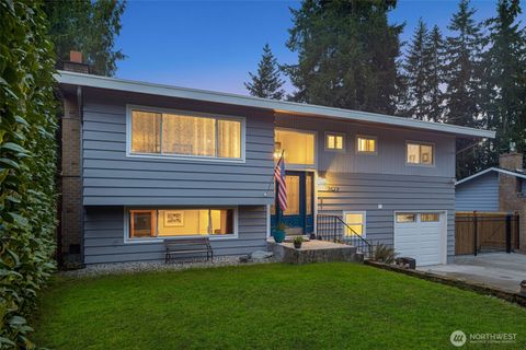 Photo of 7627 NE 202nd Place, Kenmore, WA 98028 (MLS # 2502646)