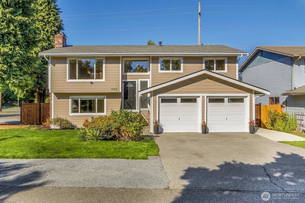 Photo of 5919 99th Place NE, Marysville, WA 98270 (MLS # 2424973)