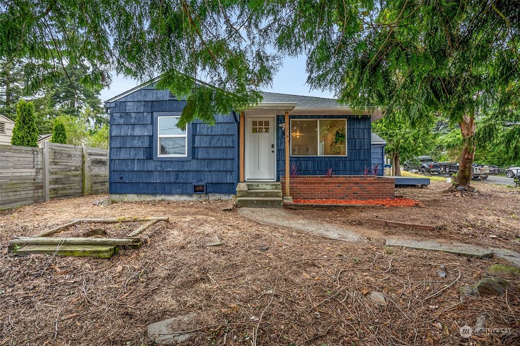 Photo of 154 NE 115th Street, Seattle, WA 98125 (MLS # 2214699)