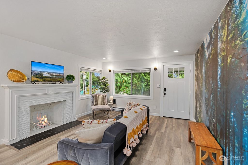 Photo of 154 NE 115th Street, Seattle, WA 98125 (MLS # 2214699)