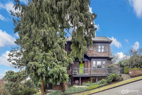 Photo of 2002 12th Avenue E, Seattle, WA 98102 (MLS # 2594637)