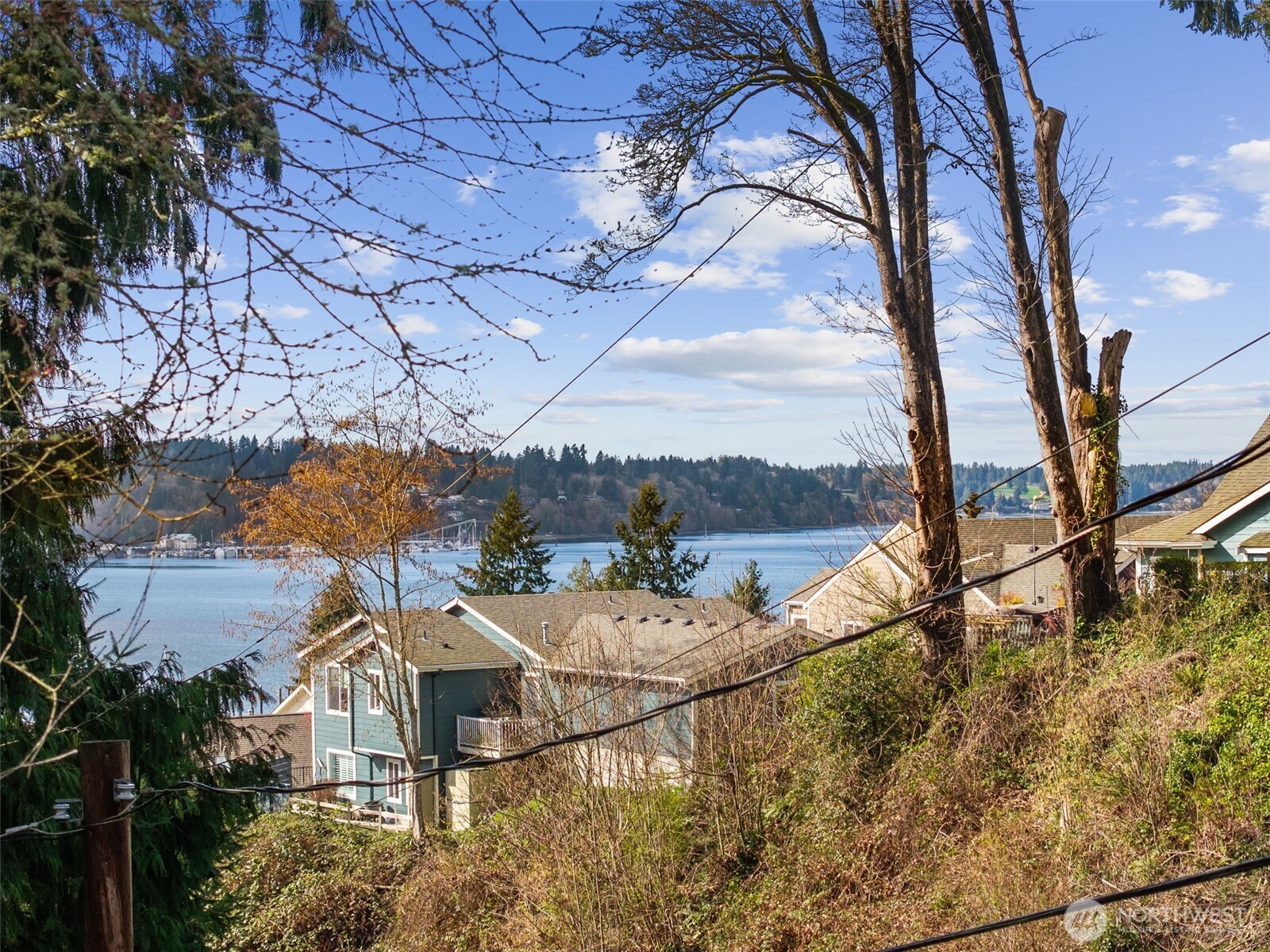 1347 N Pear Street NE