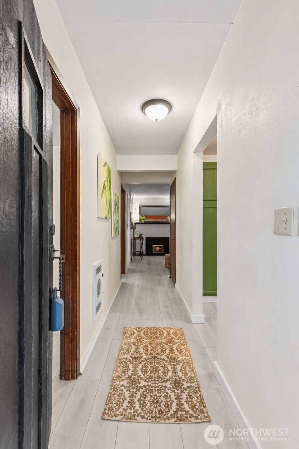 1347 N Pear Street NE