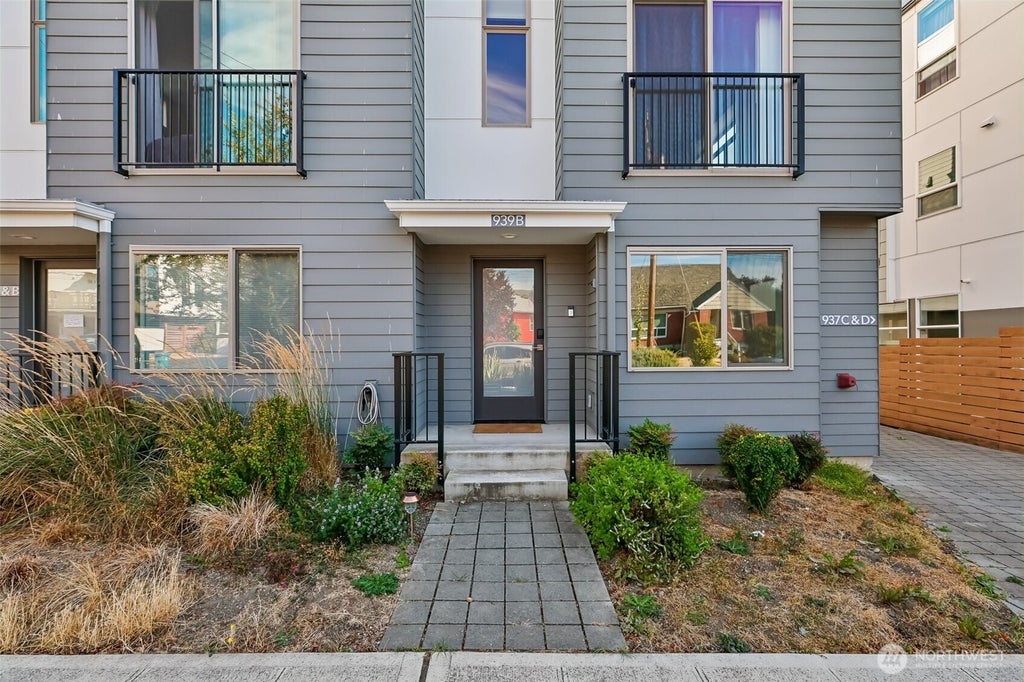 Photo of 939 NW 56th Street #B, Seattle, WA 98107 (MLS # 2576328)