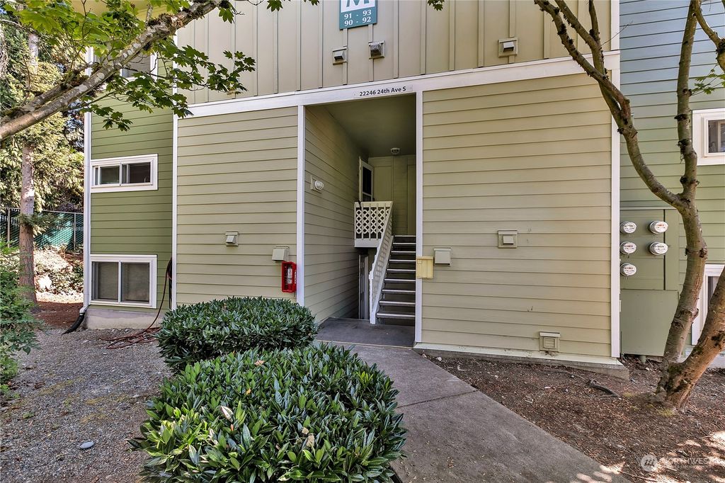 Photo of 22246 24th Avenue S #M91, Des Moines, WA 98198 (MLS # 2273906)
