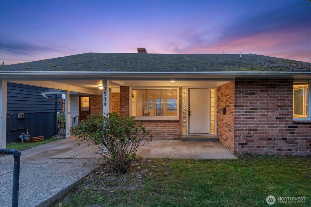 Photo of 7508 56th Avenue NE, Seattle, WA 98115 (MLS # 2496603)