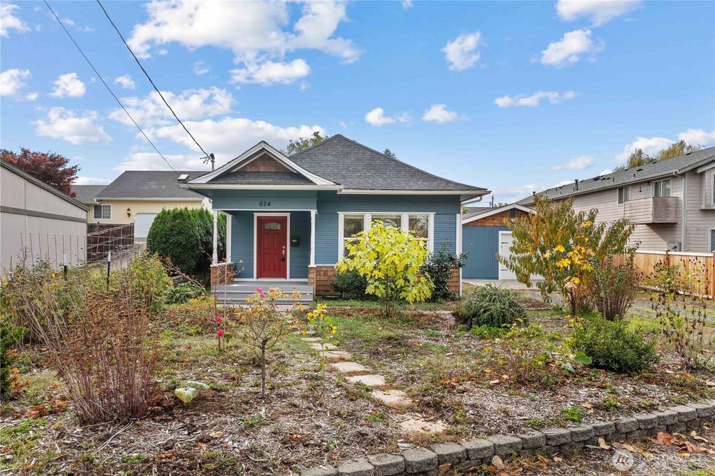 Photo of 624 W Main Street, Sumner, WA 98390 (MLS # 2447369)