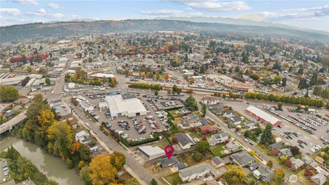 Photo of 624 W Main Street, Sumner, WA 98390 (MLS # 2447369)