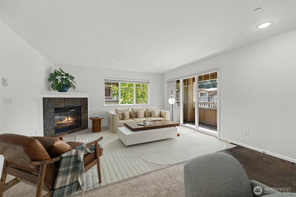 Photo of 11312 124th Avenue NE #302, Kirkland, WA 98033 (MLS # 2570582)
