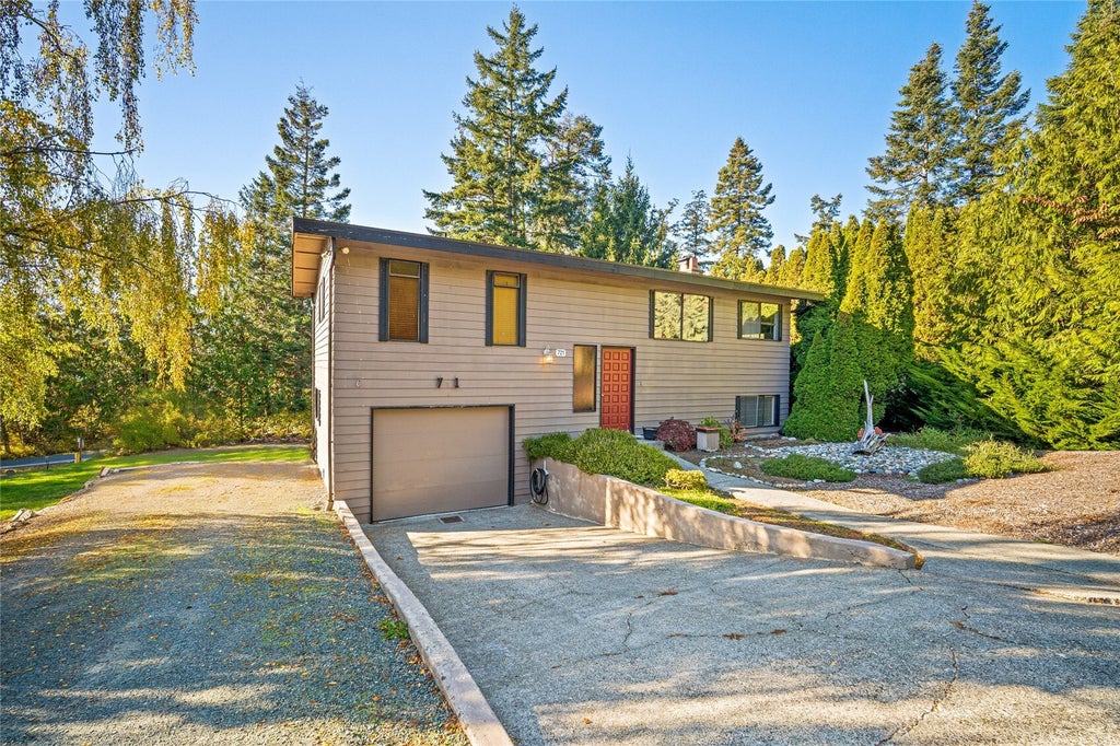 Photo of 721 W Shelter Bay Drive, La Conner, WA 98257 (MLS # 2597546)
