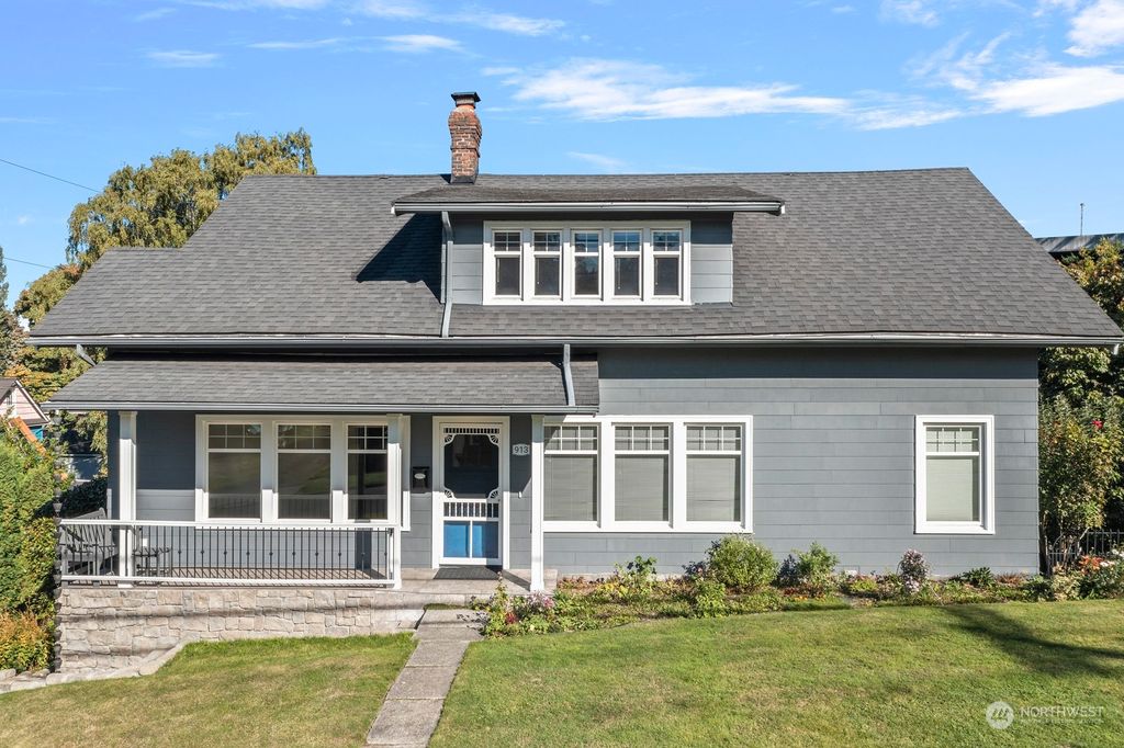 Photo of 913 33rd Street, Everett, WA 98201 (MLS # 2168283)