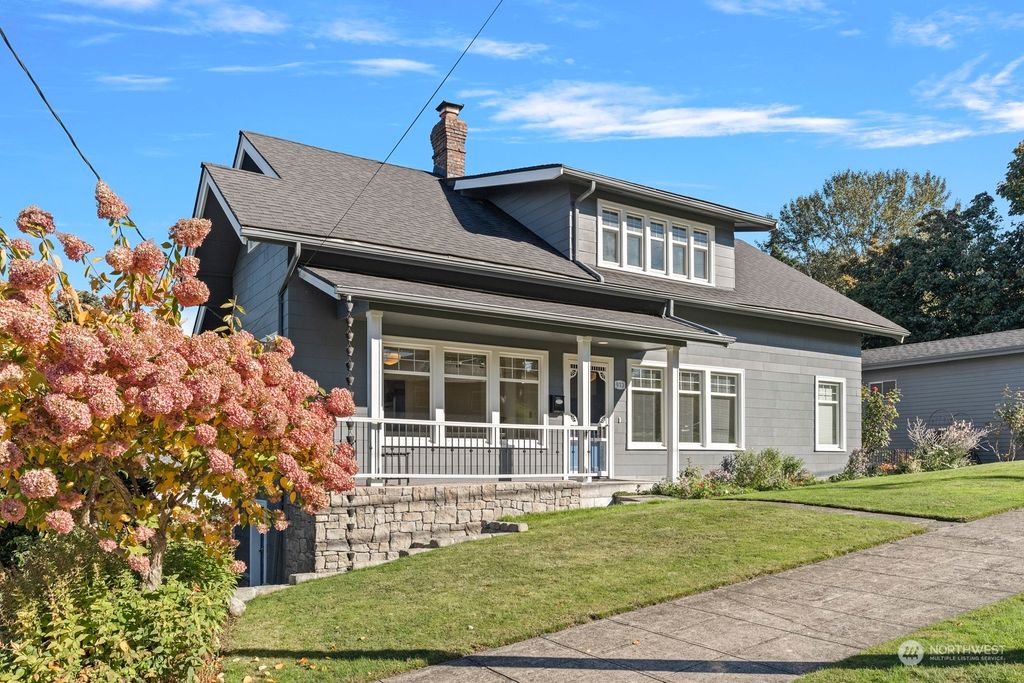 Photo of 913 33rd Street, Everett, WA 98201 (MLS # 2168283)