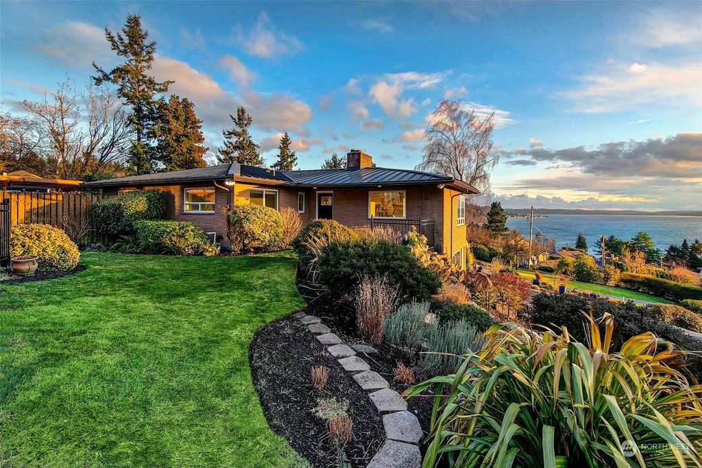 Photo of 12220 25th Court SW, Burien, WA 98146 (MLS # 2044279)