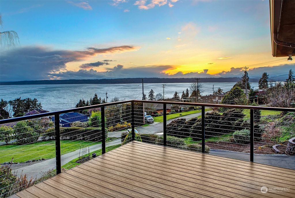 Photo of 12220 25th Court SW, Burien, WA 98146 (MLS # 2044279)