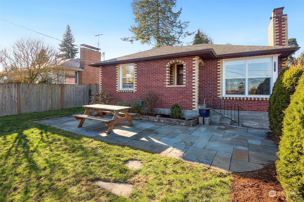 Photo of 9231 11th Avenue NW, Seattle, WA 98117 (MLS # 2327120)