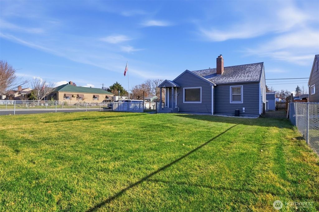 Photo of 204 E Street, Ephrata, WA 98823 (MLS # 2475020)