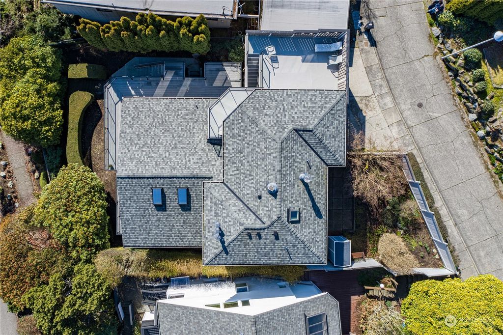 Photo of 2433 36th Avenue W, Seattle, WA 98199 (MLS # 2212578)