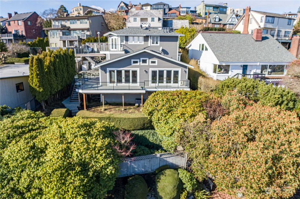 Photo of 2433 36th Avenue W, Seattle, WA 98199 (MLS # 2212578)