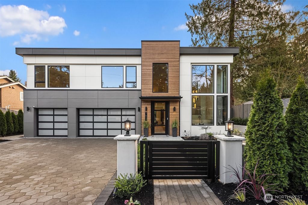 Photo of 7611 NE 12th Street, Medina, WA 98039 (MLS # 2481805)