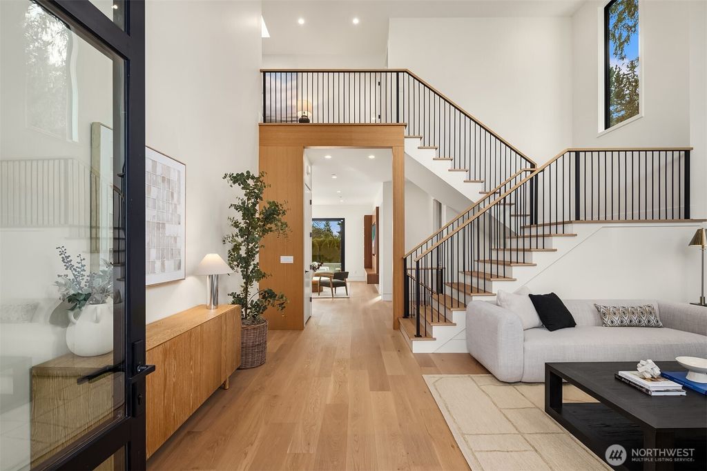 Photo of 7611 NE 12th Street, Medina, WA 98039 (MLS # 2481805)