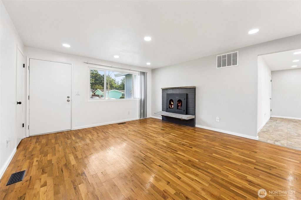 Photo of 2104 S 253rd Street, Des Moines, WA 98198 (MLS # 2428490)