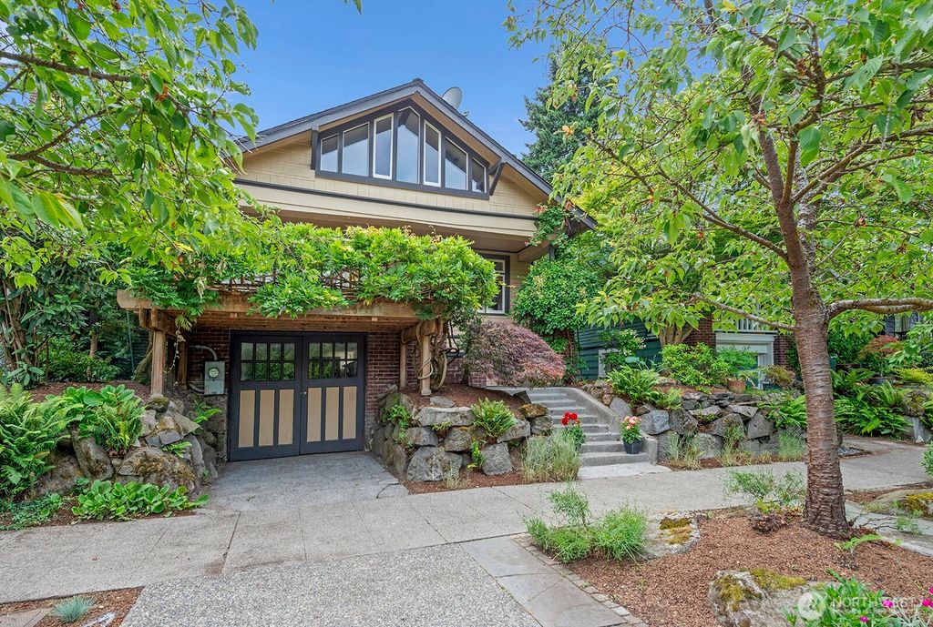 Photo of 4628 Sunnyside Avenue N, Seattle, WA 98103 (MLS # 2395524)