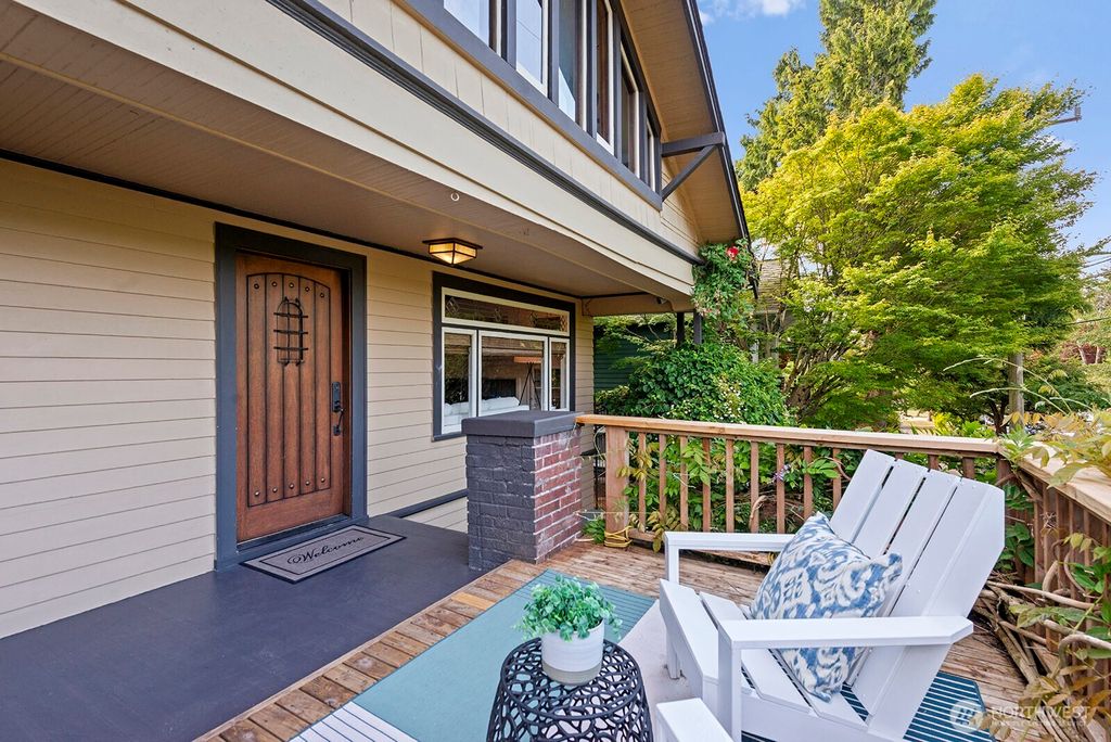 Photo of 4628 Sunnyside Avenue N, Seattle, WA 98103 (MLS # 2395524)