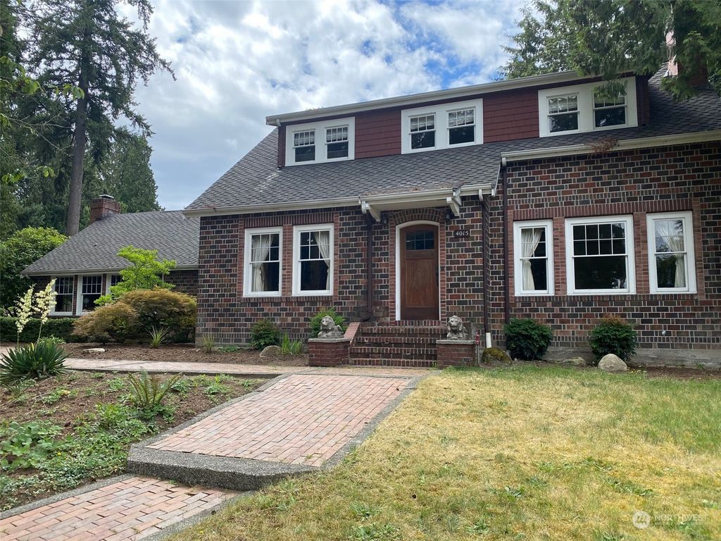 Photo of 4015 95th Avenue NE, Yarrow Point, WA 98004 (MLS # 2138627)