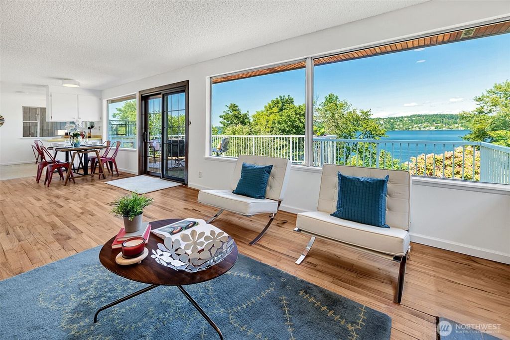 Photo of 9738 Arrowsmith Avenue S, Seattle, WA 98118 (MLS # 2381973)