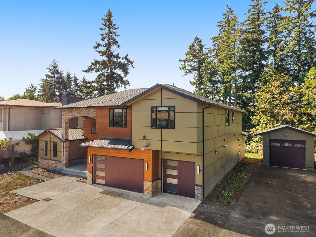 Photo of 35101 27th Avenue S, Federal Way, WA 98003 (MLS # 2580098)