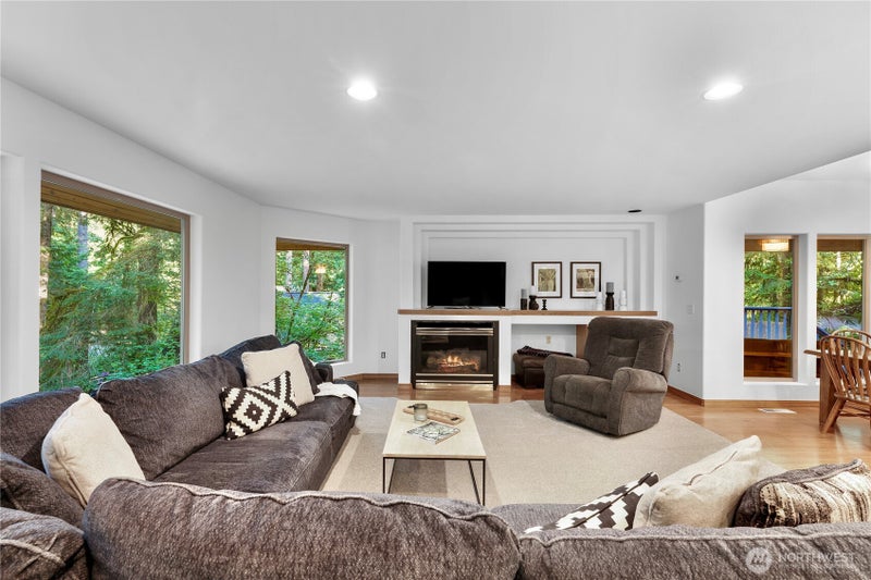 6929 Baker Circle