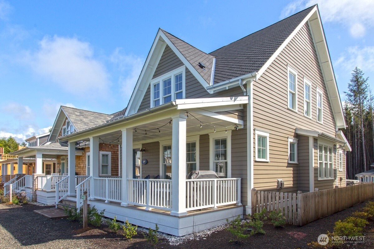 100 Horseshoe Lane