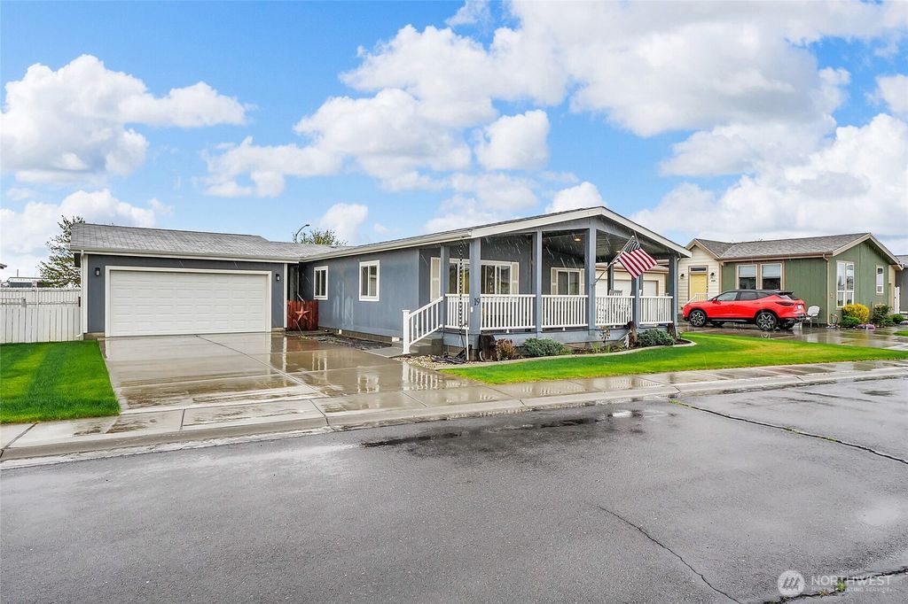 Photo of 1701 E Burr Avenue #19, Moses Lake, WA 98837 (MLS # 2510377)