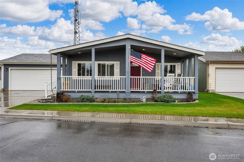 Photo of 1701 E Burr Avenue #19, Moses Lake, WA 98837 (MLS # 2510377)