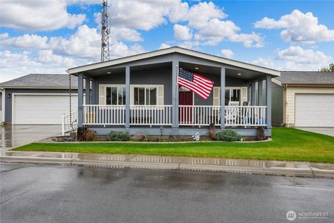 Photo of 1701 E Burr Avenue #19, Moses Lake, WA 98837 (MLS # 2510377)