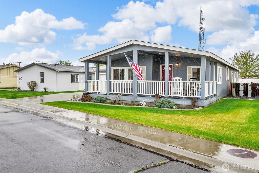 Photo of 1701 E Burr Avenue #19, Moses Lake, WA 98837 (MLS # 2510377)