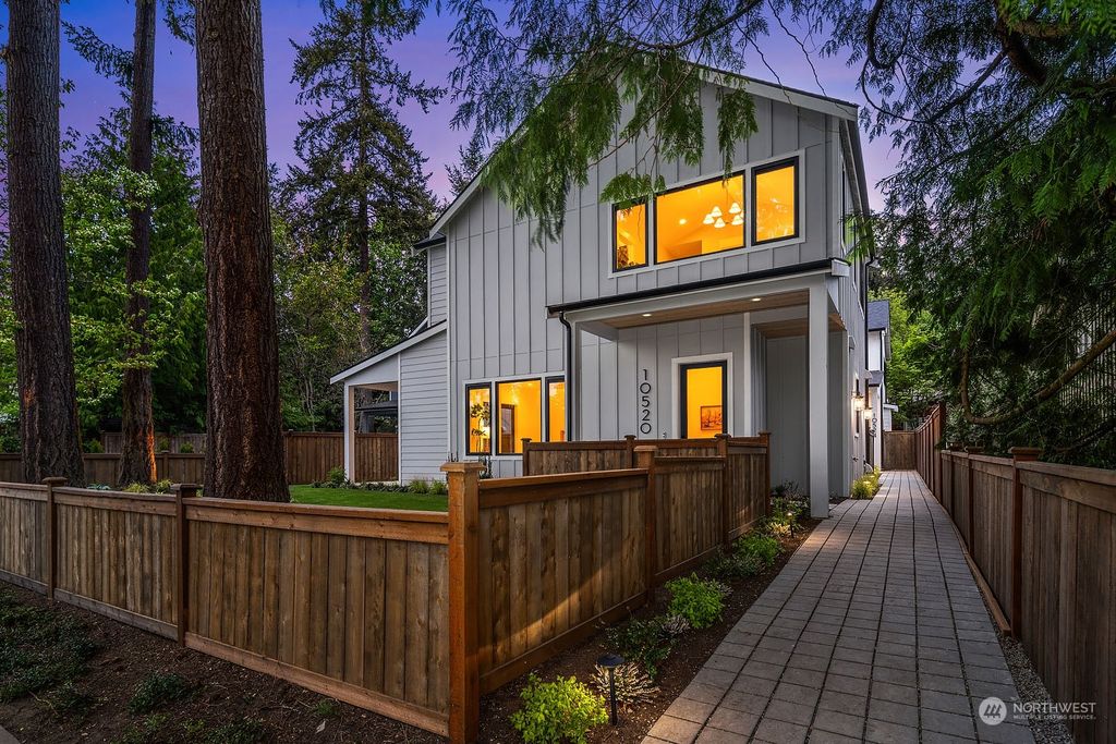 Photo of 10520 128th Avenue NE, Kirkland, WA 98033 (MLS # 2233542)