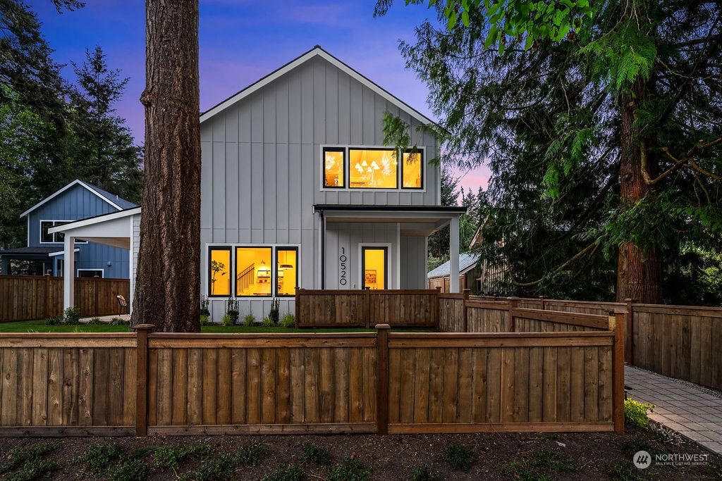 Photo of 10520 128th Avenue NE, Kirkland, WA 98033 (MLS # 2233542)