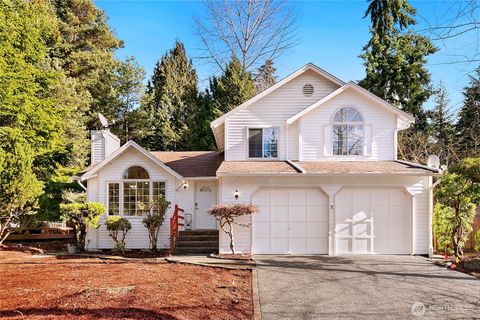 Photo of 6922 128th Pl SE Pl, Bellevue, WA 98006 (MLS # 2477297)