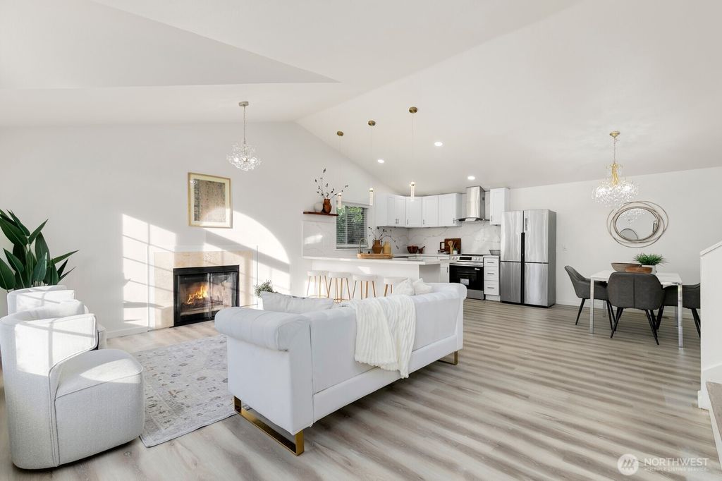 Photo of 6922 128th Pl SE Pl, Bellevue, WA 98006 (MLS # 2477297)