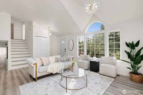 Photo of 6922 128th Pl SE Pl, Bellevue, WA 98006 (MLS # 2477297)