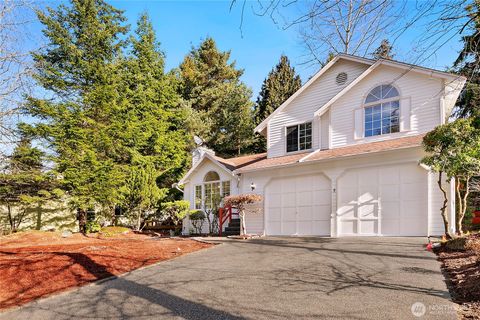 Photo of 6922 128th Pl SE Pl, Bellevue, WA 98006 (MLS # 2477297)