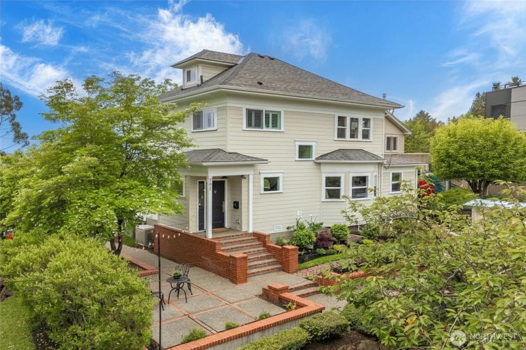Photo of 321 Lee Street, Seattle, WA 98109 (MLS # 2518195)