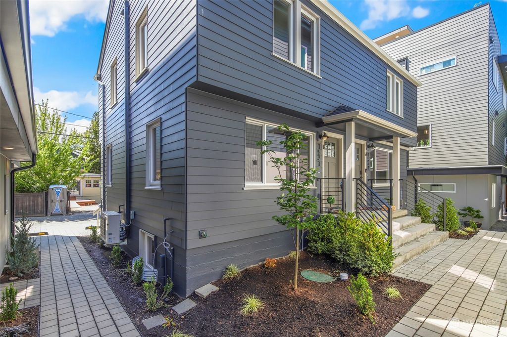 Photo of 1521 B 44th Avenue SW, Seattle, WA 98116 (MLS # 2243583)