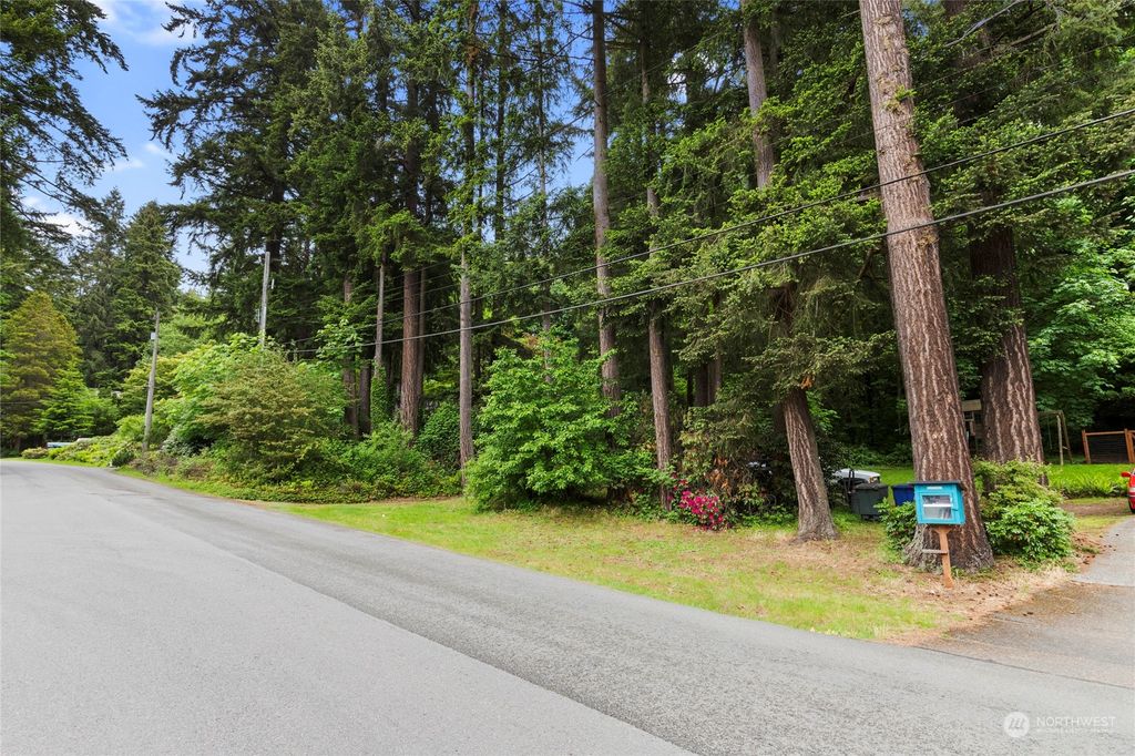 Photo of 189 XX 45th Place NE, Lake Forest Park, WA 98155 (MLS # 2241350)