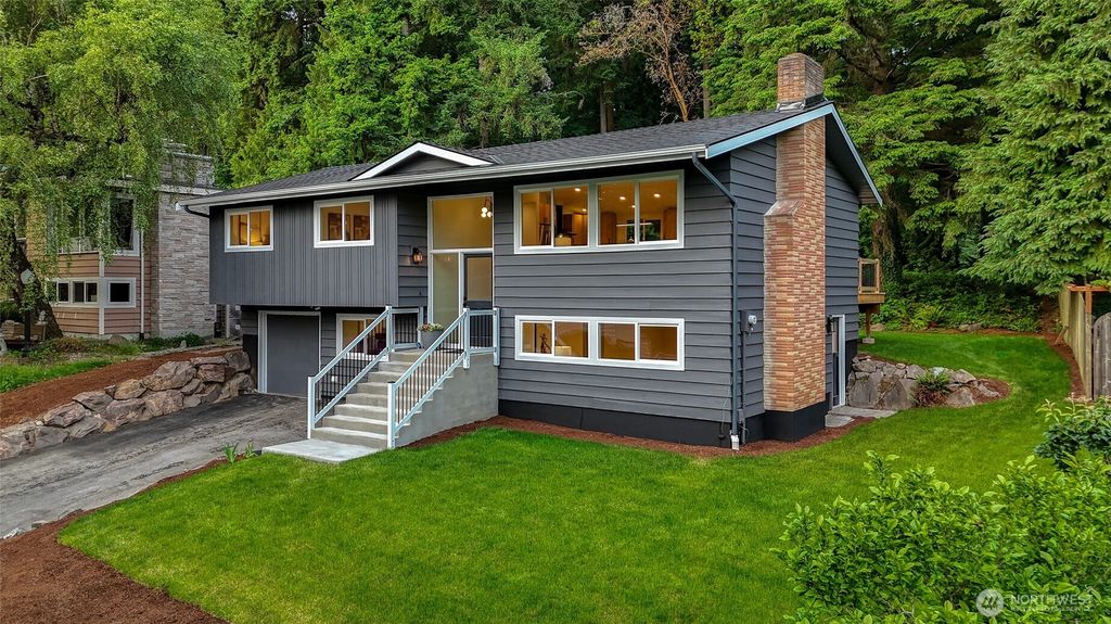 Photo of 19208 38th Place NE, Lake Forest Park, WA 98155 (MLS # 2388388)