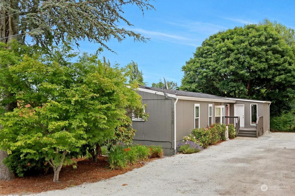 Photo of 19028 16th Avenue NE, Shoreline, WA 98155 (MLS # 2197303)