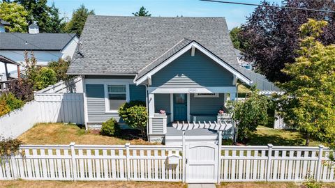 Photo of 1506 12th Street, Anacortes, WA 98221 (MLS # 2446618)